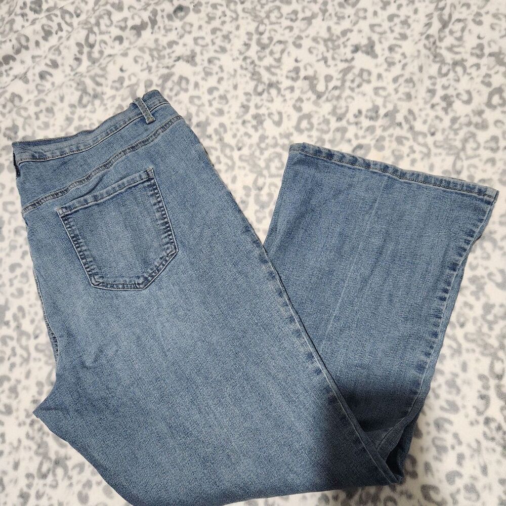 Gloria Vanderbilt Amanda jeans Size 20W Color Blue Bootcut.   New